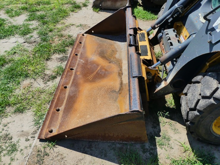 2024-deere-320g-image-10