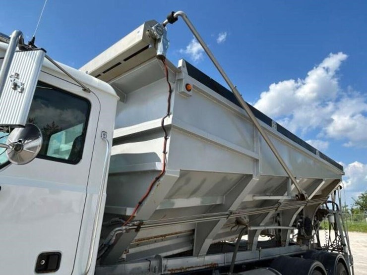2005-mack-700-t/a-t/a-stone-slinger-truck-1m2ag11c-image-47