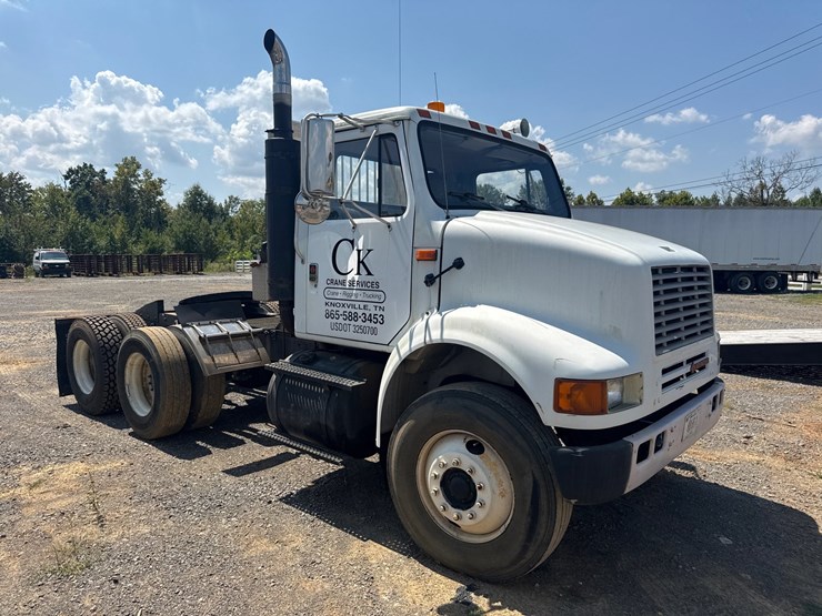 #1013-•-1990-international-f-8100-truck-image-3