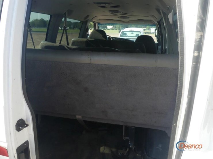 2005-ford-e350-image-4