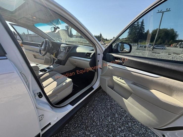 2013-subaru-outback-image-35