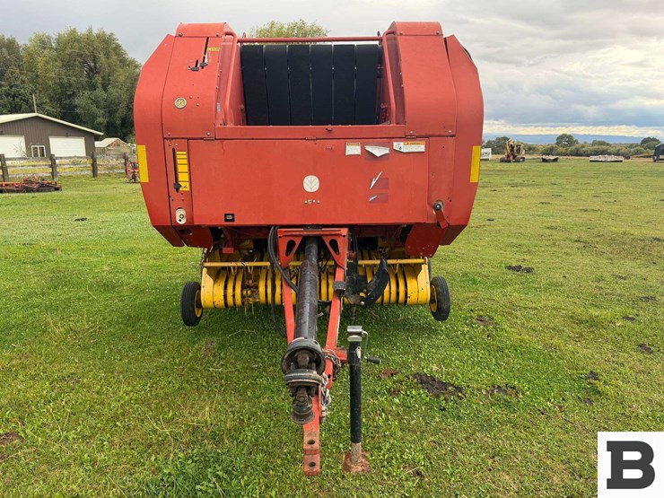 new-holland-br740a-image-7