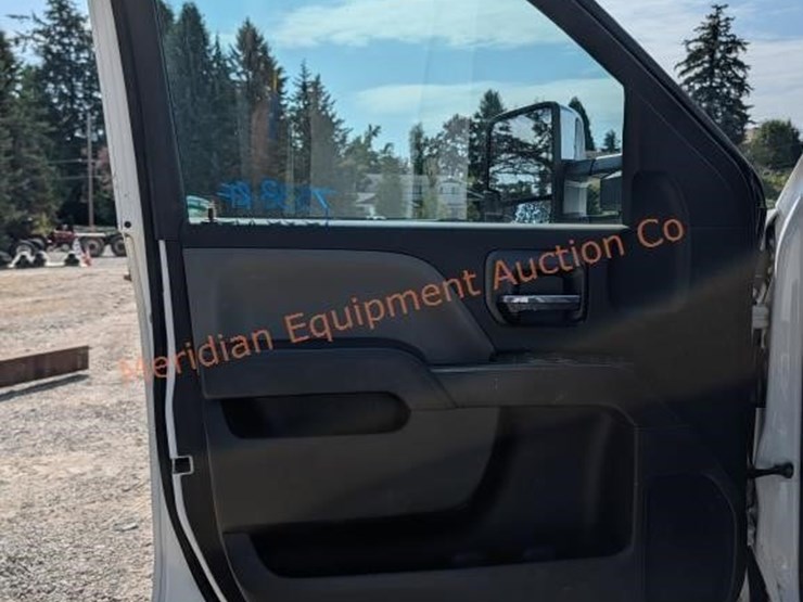 2017-chevrolet-silverado-3500-image-9