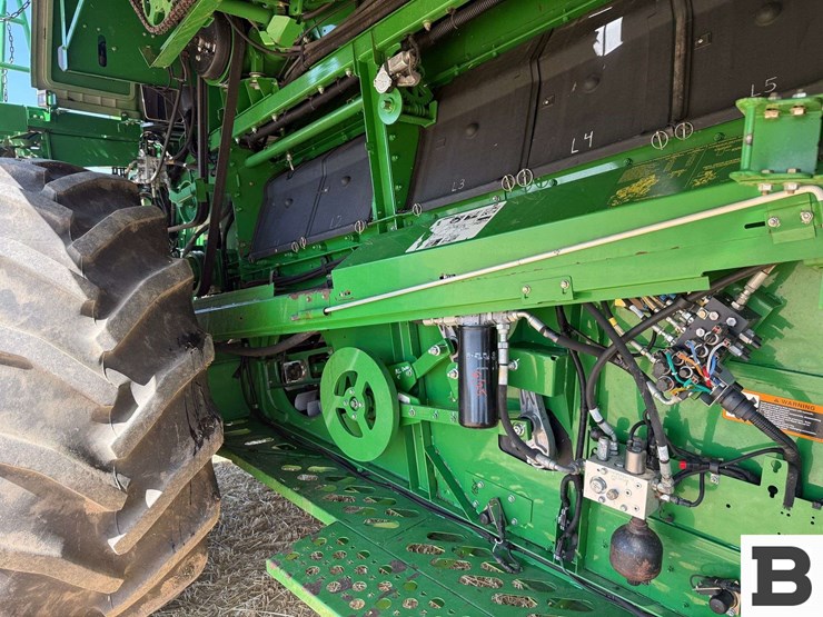 2014-john-deere-s660-image-23