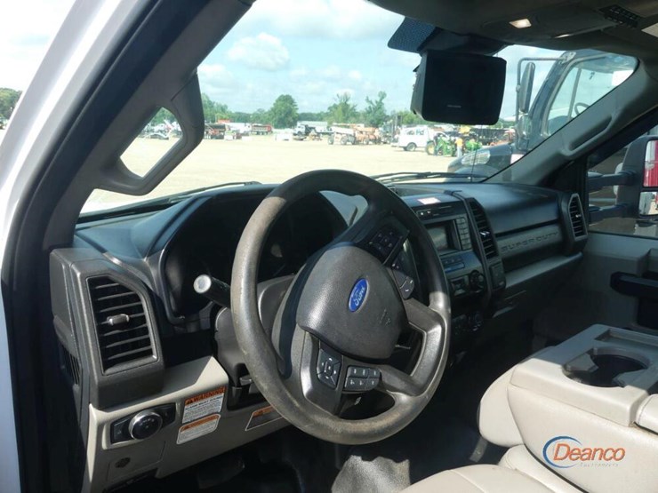 2020-ford-f550-image-11