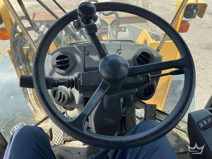 2016-deere-524k-image-11
