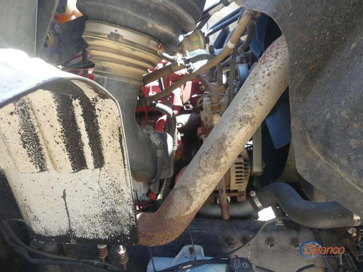 2012-freightliner-m2-106-image-8