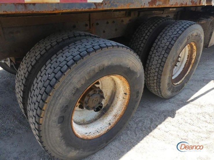 2012-freightliner-m2-106-image-6
