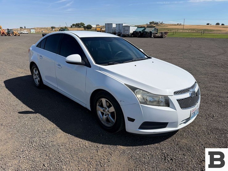 2012-chevrolet-cruze-sedan-image-7