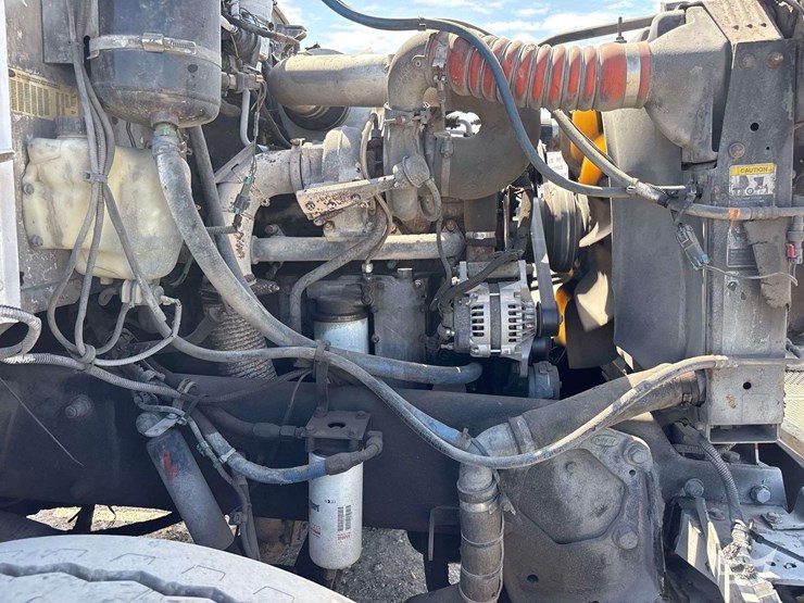 2006-peterbilt-335-image-9