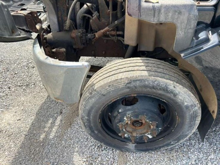 hino-185-image-30