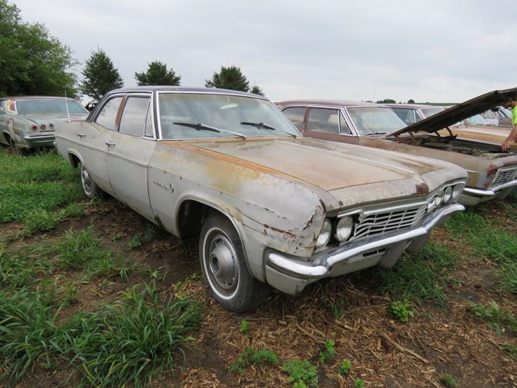 1966-chevrolet-impala-4dr-sedan-image-3