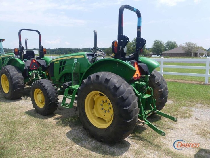 2021-john-deere-5045e-image-4
