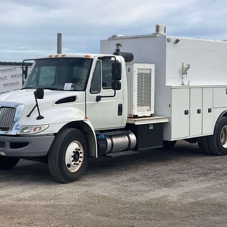 2016 INTERNATIONAL DURASTAR 4300