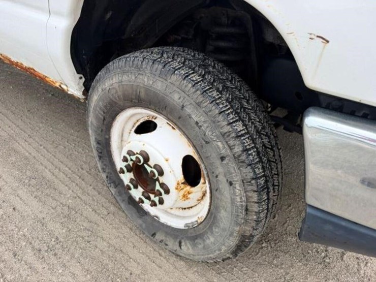 2013-ford-e450-image-22