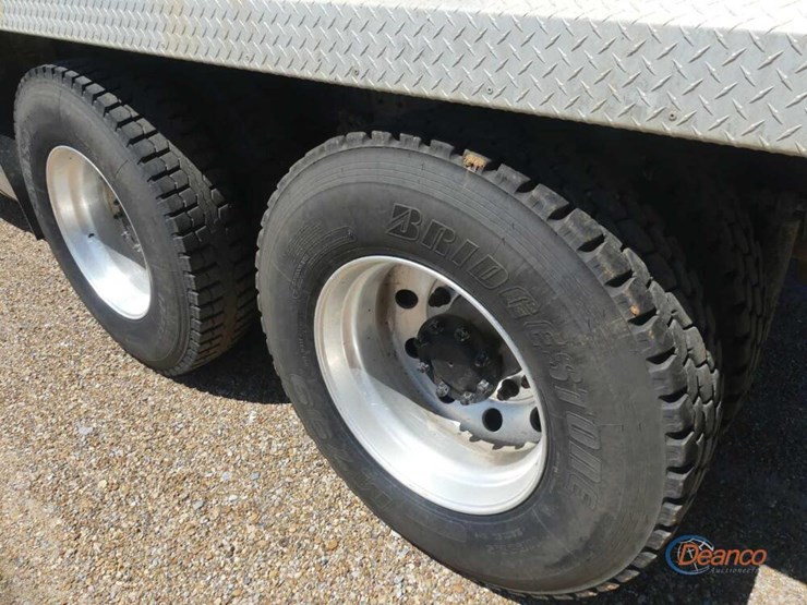 2016-peterbilt-579-image-4