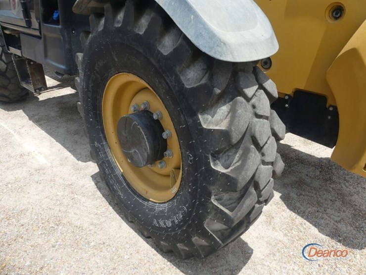 2020-caterpillar-th514d-image-4