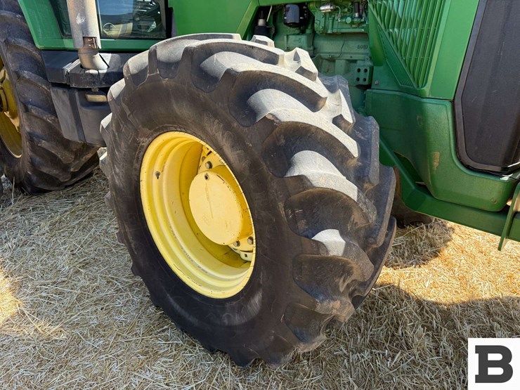 2001-john-deere-8110-image-46