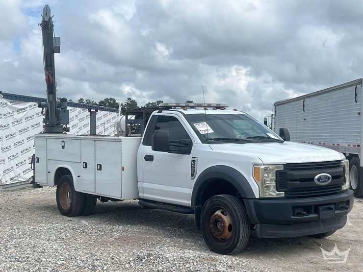 2017-ford-f550-image-1