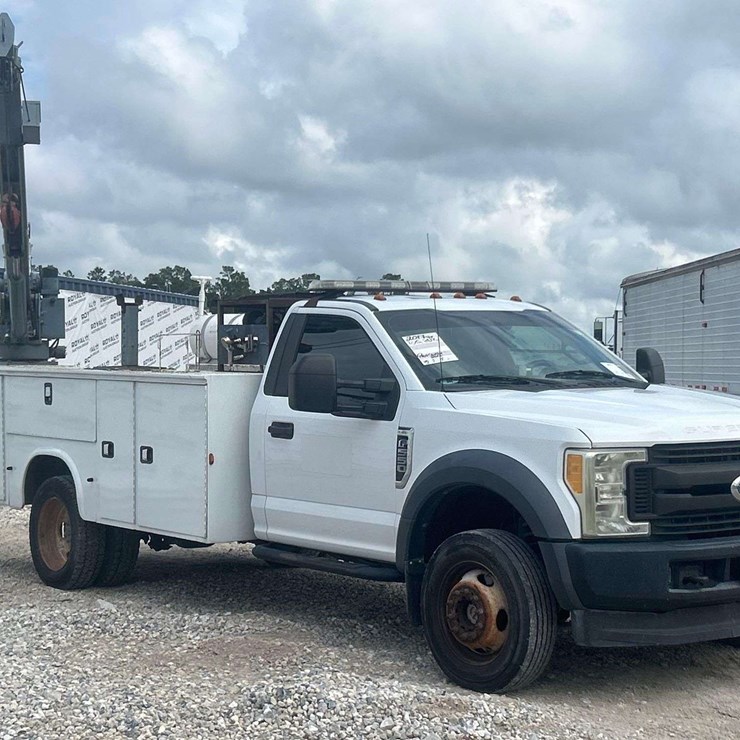 2017 FORD F550