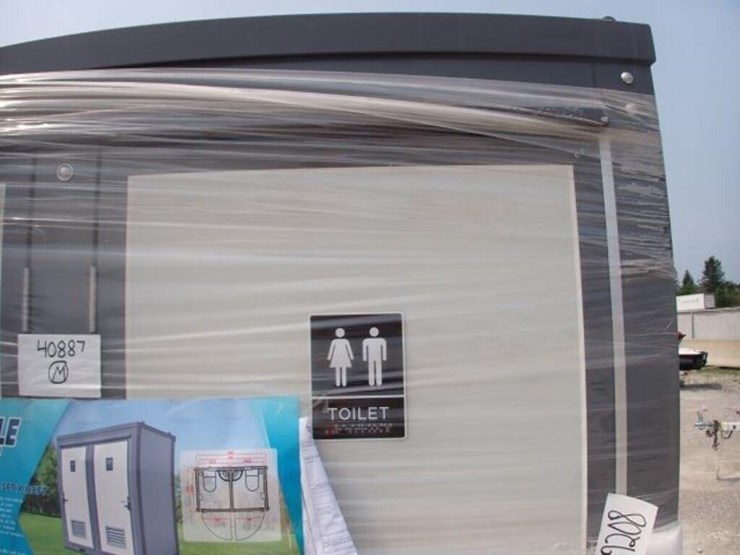 unused-bastone-portable-restroom-image-12