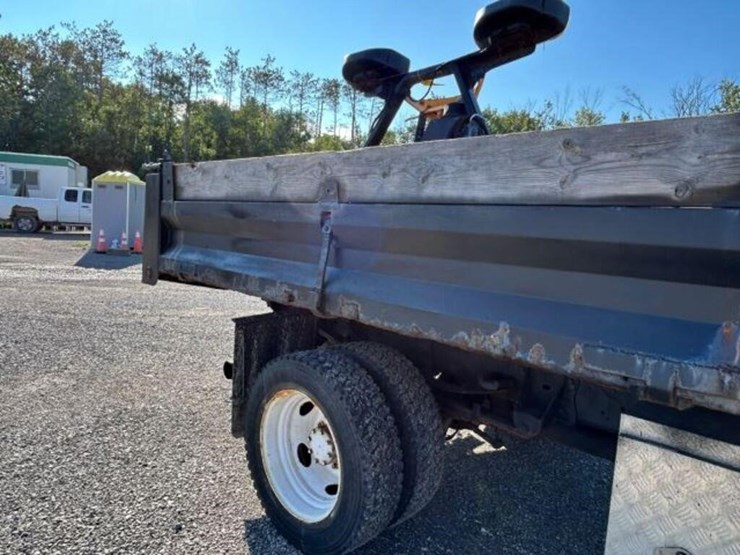 2012-ford-f550-xl-image-56