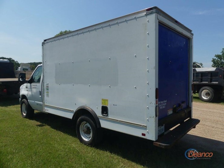 2015-ford-e350-image-3