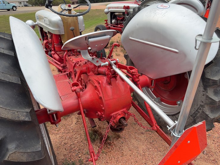 1953-ford-tractor-image-8