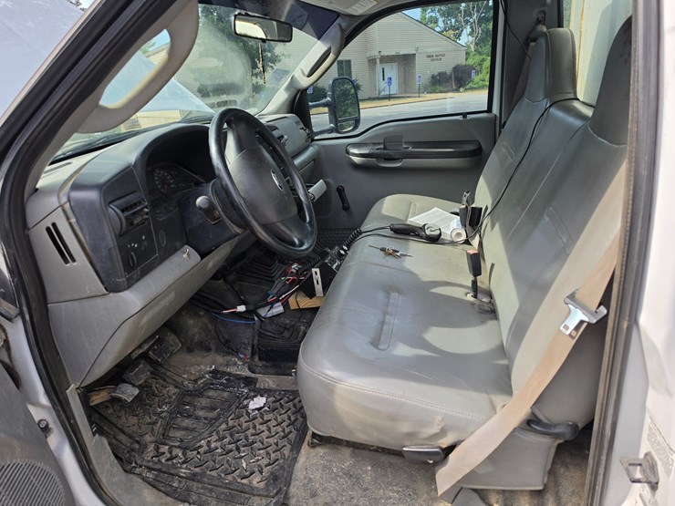 2006-ford-f550-image-36