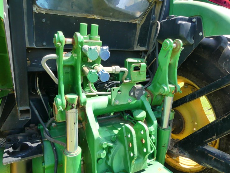 2014-john-deere-6105d-image-6