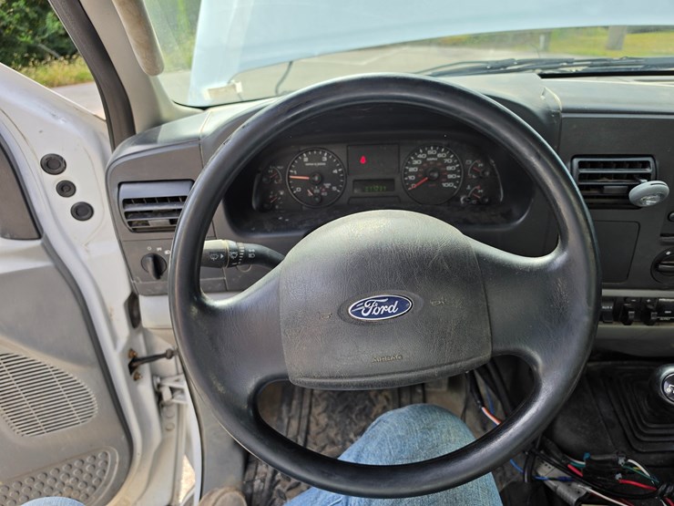 2006-ford-f550-image-42
