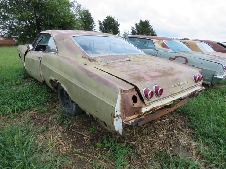 1965-chevrolet-impala-2dr-ht-image-4
