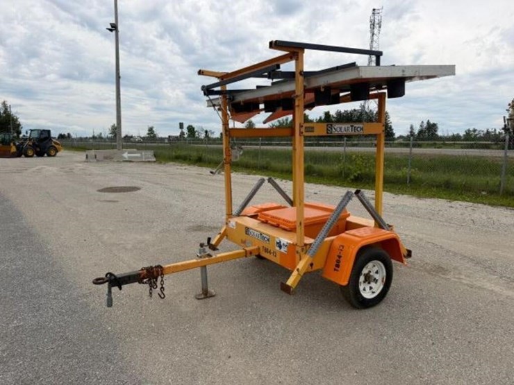 2013-solar-tech-tow-behind-s/a-arrowboard-4gm1a091-image-1