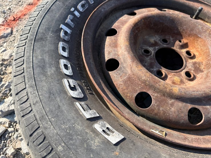 #5035-•-lot-of-(3)-miscellaneous-tires-inv#-5035-image-10