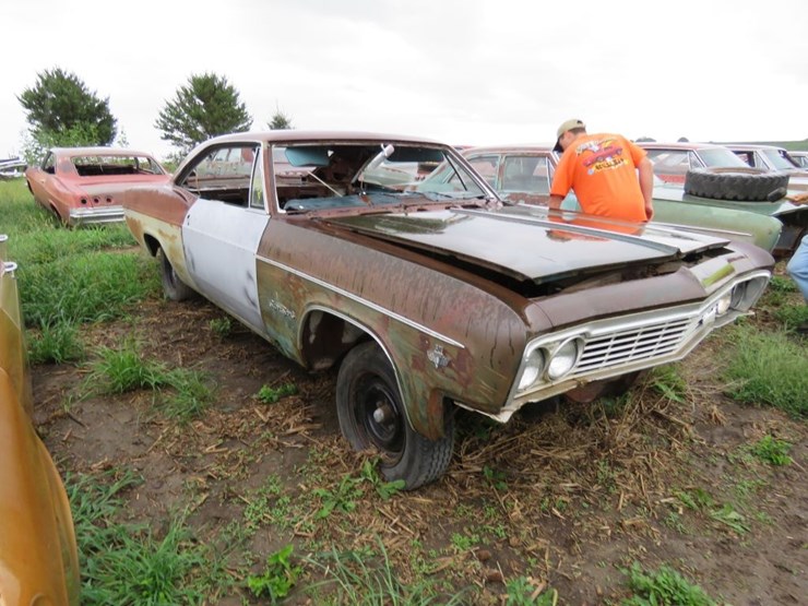 1966-chevrolet-impala-ss-2dr-ht-image-3