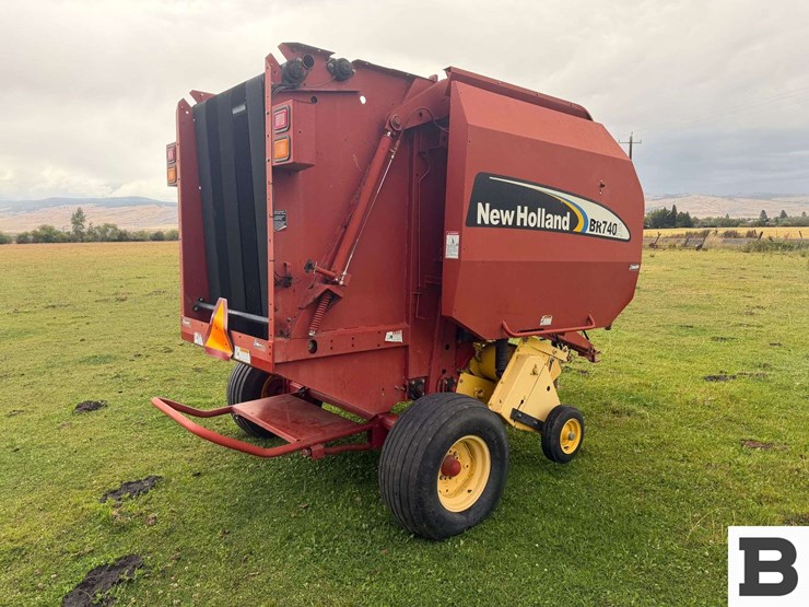 new-holland-br740a-image-5