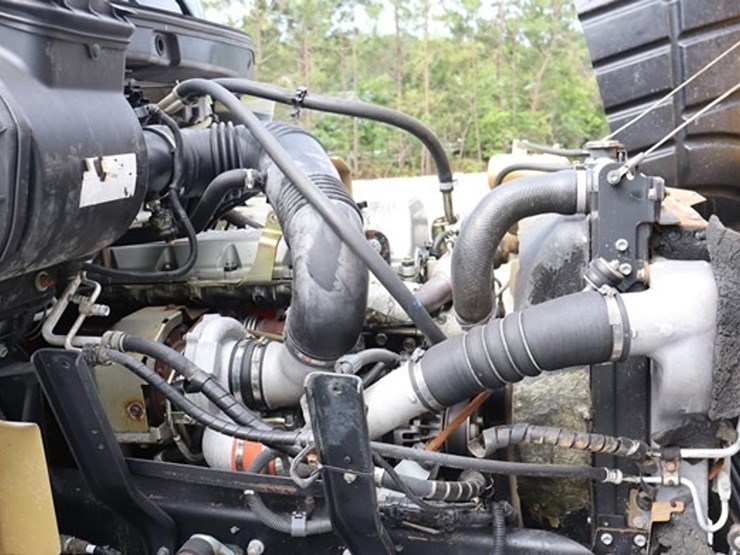 2005-hino-268-image-16