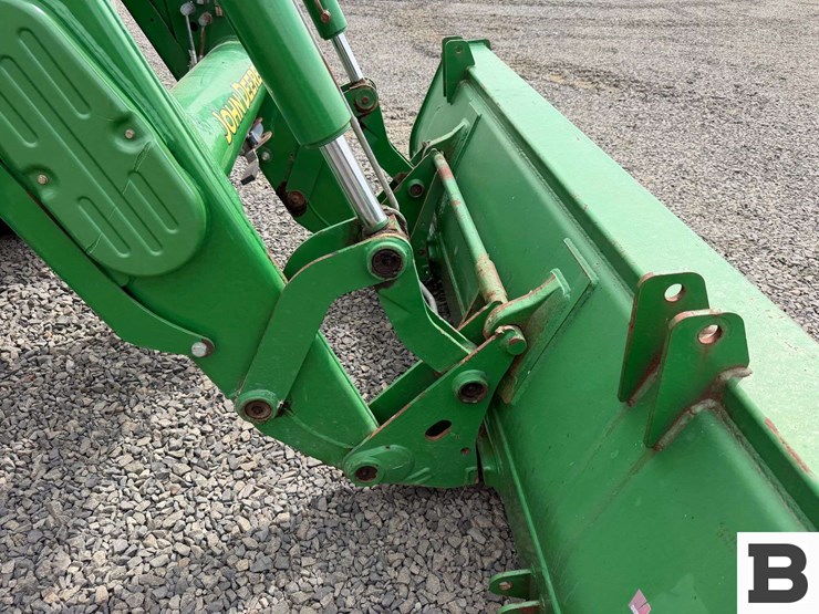 2015-john-deere-6210r-image-10