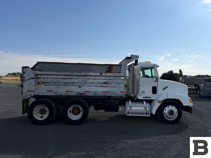 1996-freightliner-fld112-image-6