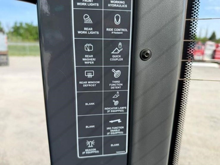 2020-deere-204l-image-15