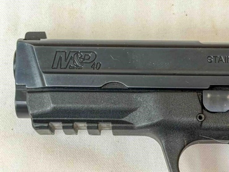 smith-&-wesson-m&p40-40cal-pistol-image-15