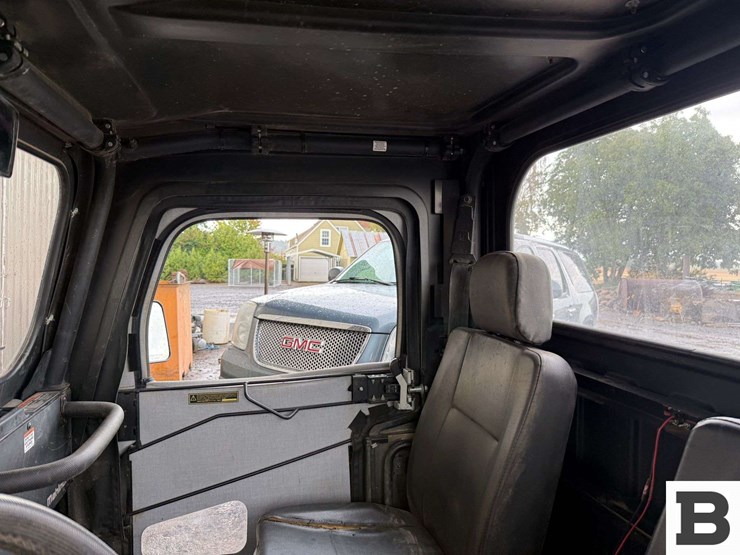 2022-mahindra-roxor-4x4-utv-image-34