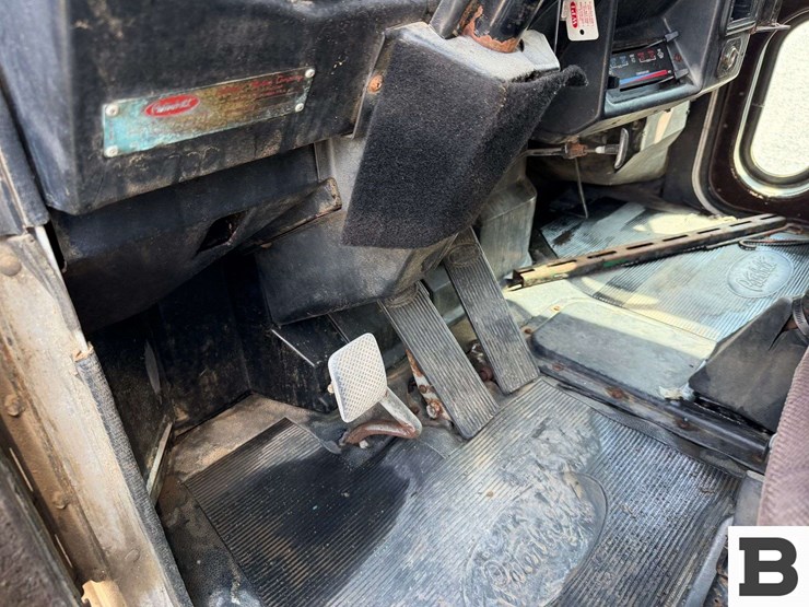 1989-peterbilt-377-image-67