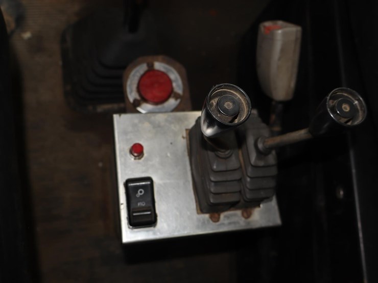 2011-kenworth-t800-image-34