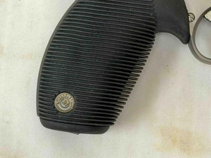 taurus-tracker-22mag-revolver-image-8