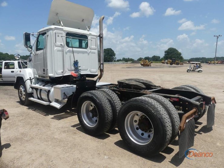 2017-western-star-4700sf-image-3