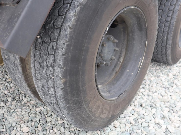 2011-kenworth-t800-image-12
