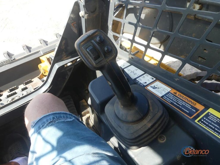 2024-deere-331g-image-11