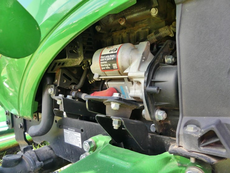 2021-john-deere-1025r-image-17