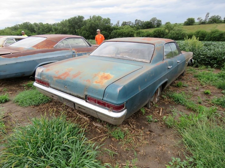 1966-chevrolet-impala-4dr-ht-image-4